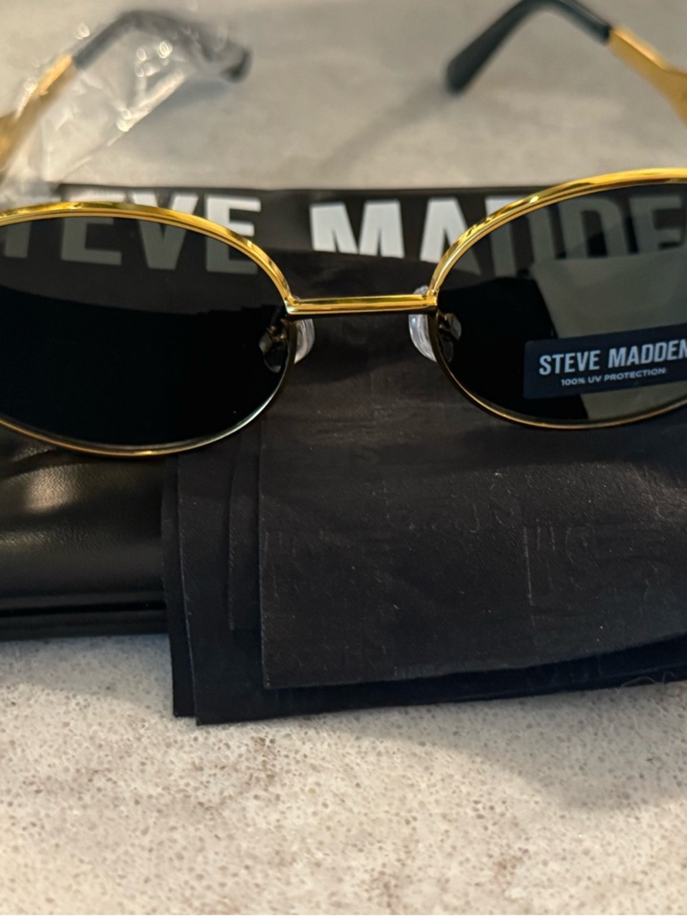 NWT Steve Madden Gold Metal Oval Sunglasses with Black Lenses - Picture 4 of 4